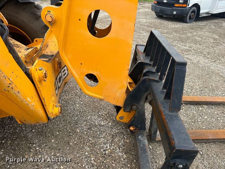 image for item EK1498 2014 JCB 510-56 telehandler