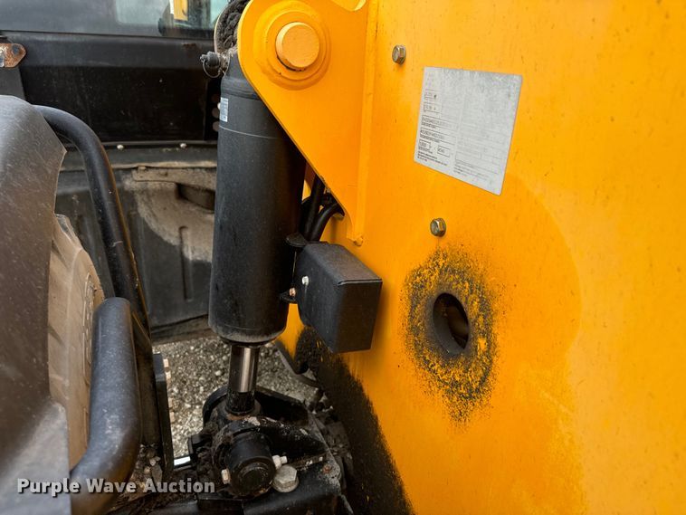 image for item EK1498 2014 JCB 510-56 telehandler