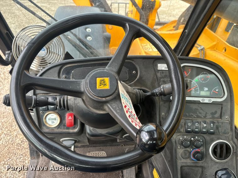 image for item EK1498 2014 JCB 510-56 telehandler