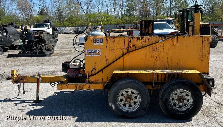 image for item EK4400 2002 LeeBoy asphalt distributor trailer