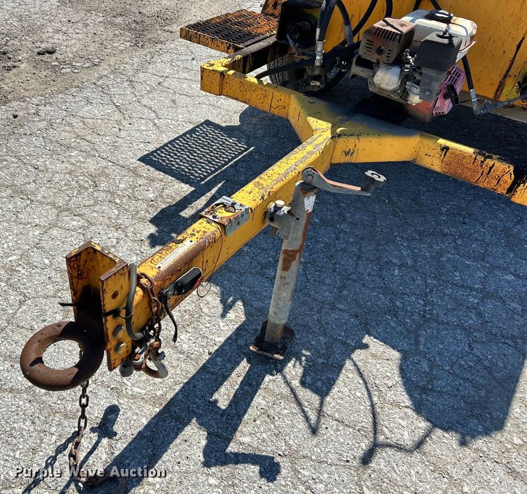 image for item EK4400 2002 LeeBoy asphalt distributor trailer