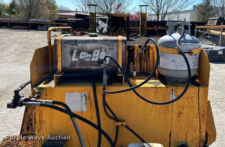 image for item EK4400 2002 LeeBoy asphalt distributor trailer