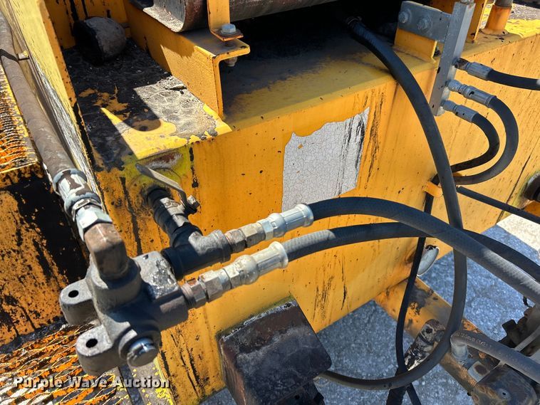 image for item EK4400 2002 LeeBoy asphalt distributor trailer