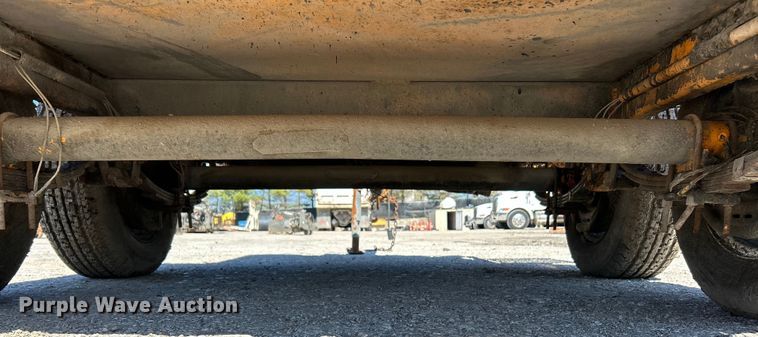 image for item EK4400 2002 LeeBoy asphalt distributor trailer