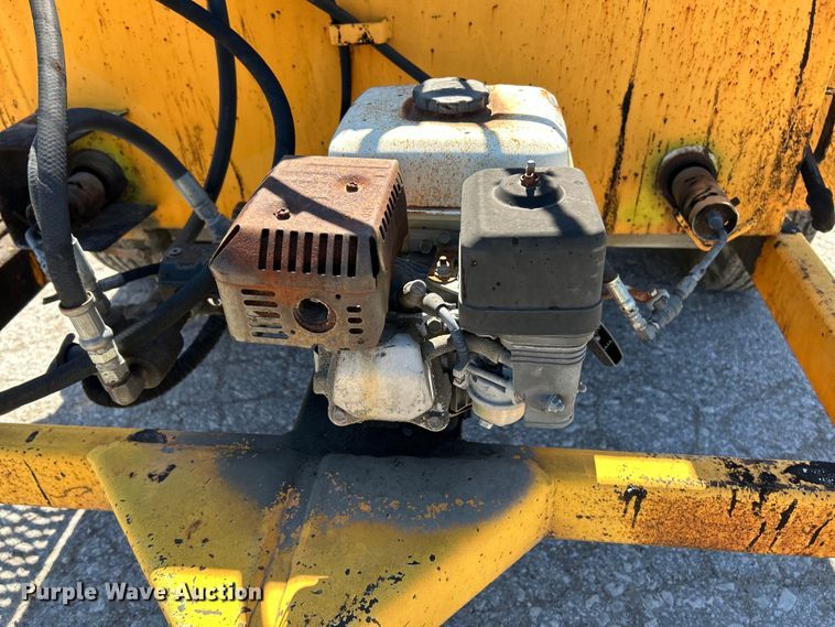 image for item EK4400 2002 LeeBoy asphalt distributor trailer