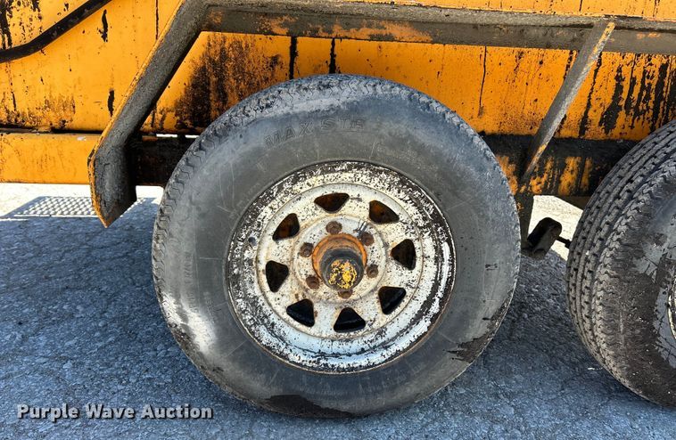 image for item EK4400 2002 LeeBoy asphalt distributor trailer