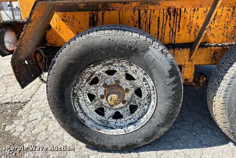 image for item EK4400 2002 LeeBoy asphalt distributor trailer