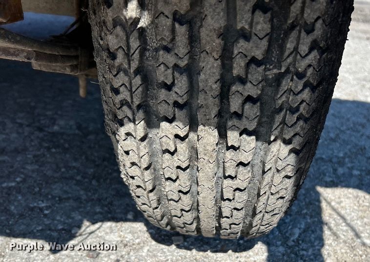 image for item EK4400 2002 LeeBoy asphalt distributor trailer