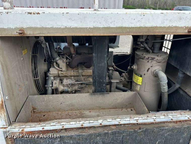 image for item EK4430 1999 LeRoi Q125DJ-E air compressor