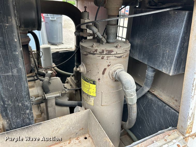 image for item EK4430 1999 LeRoi Q125DJ-E air compressor