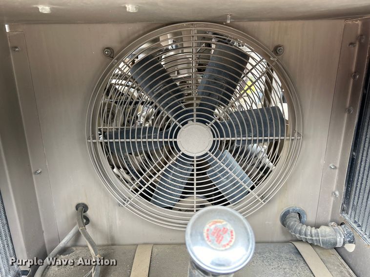 image for item EK4430 1999 LeRoi Q125DJ-E air compressor