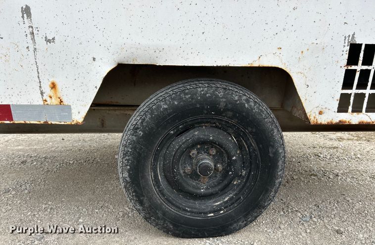 image for item EK4430 1999 LeRoi Q125DJ-E air compressor