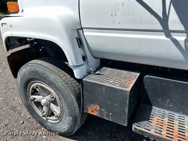 image for item EK4695 1990 GMC C6000 utility / service truck