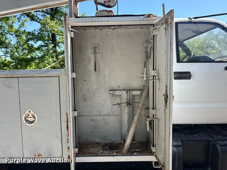 image for item EK4695 1990 GMC C6000 utility / service truck