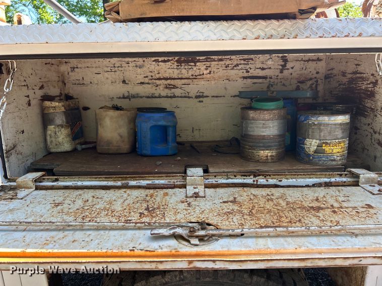 image for item EK4695 1990 GMC C6000 utility / service truck