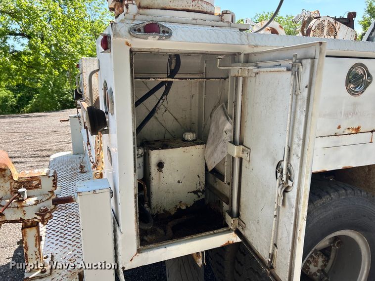 image for item EK4695 1990 GMC C6000 utility / service truck