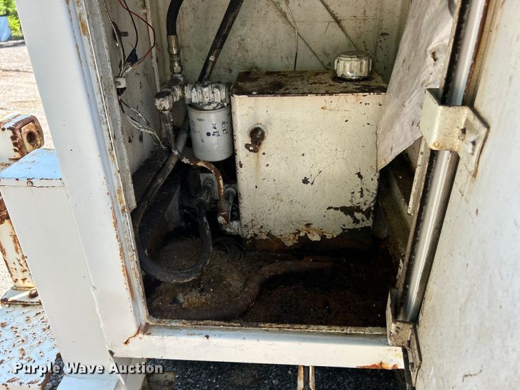 image for item EK4695 1990 GMC C6000 utility / service truck