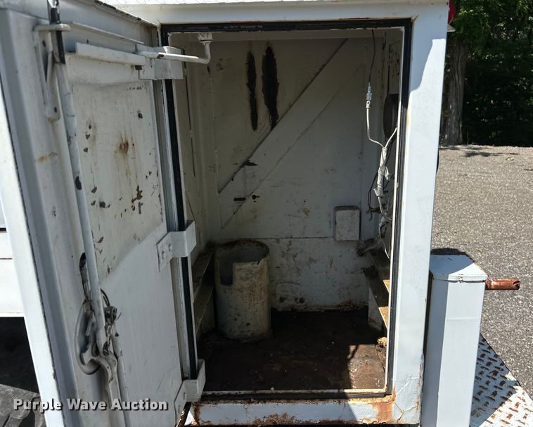 image for item EK4695 1990 GMC C6000 utility / service truck