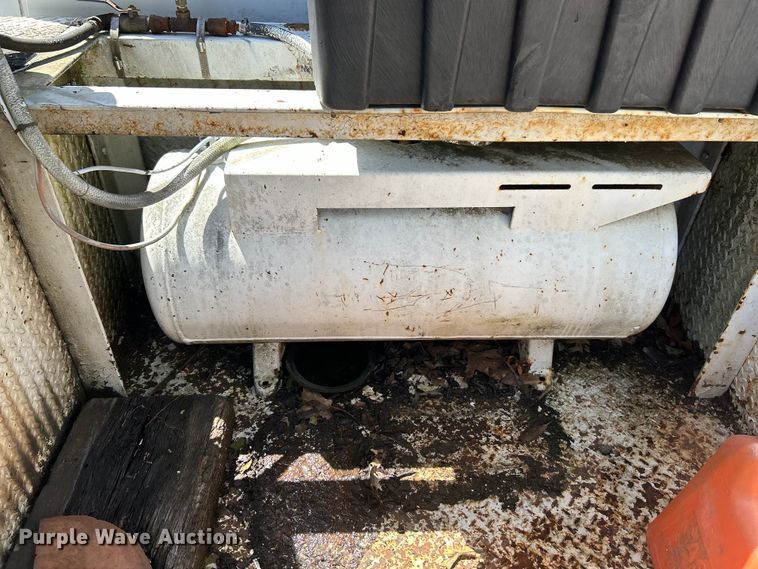 image for item EK4695 1990 GMC C6000 utility / service truck