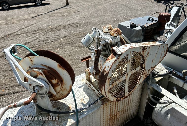 image for item EK4695 1990 GMC C6000 utility / service truck