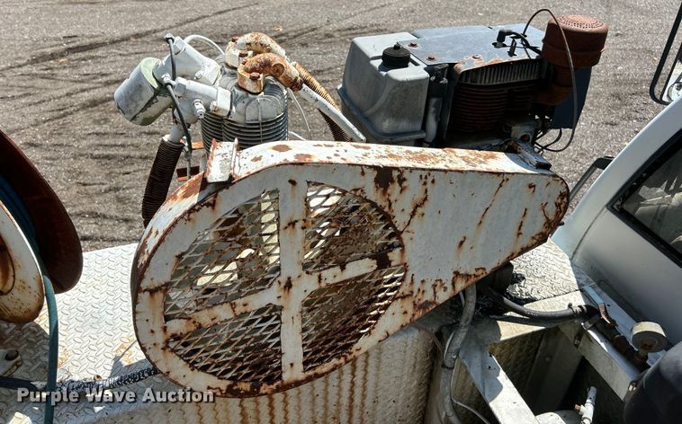 image for item EK4695 1990 GMC C6000 utility / service truck