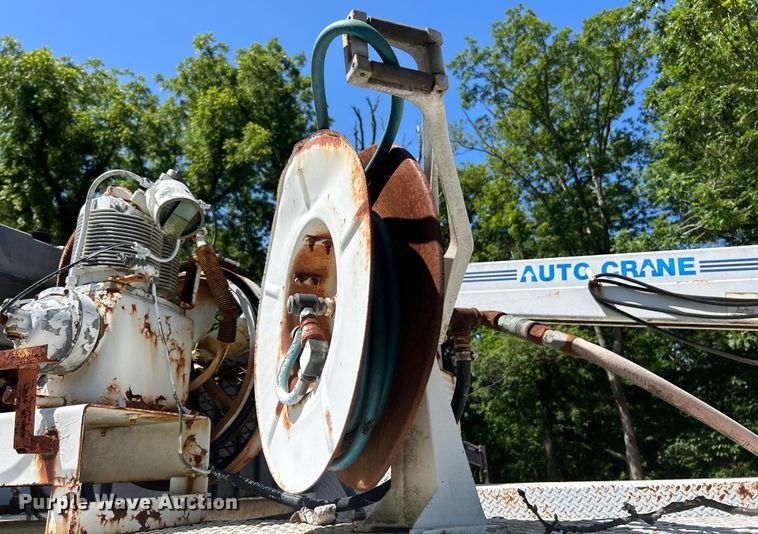 image for item EK4695 1990 GMC C6000 utility / service truck