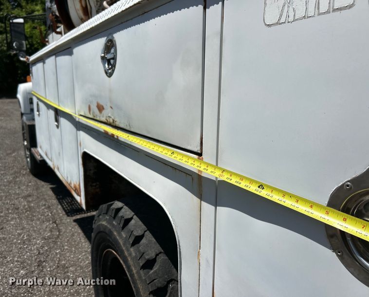 image for item EK4695 1990 GMC C6000 utility / service truck