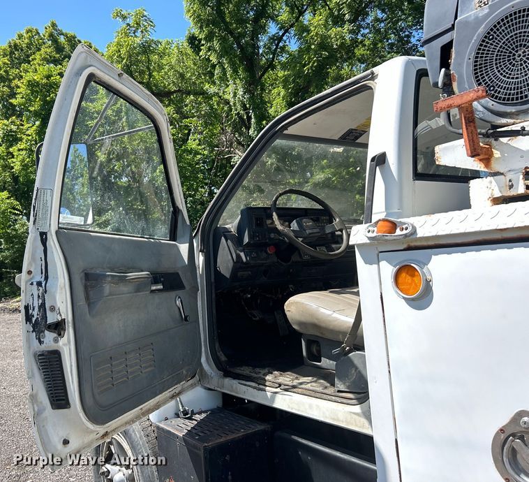 image for item EK4695 1990 GMC C6000 utility / service truck