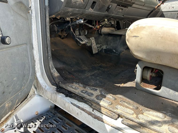 image for item EK4695 1990 GMC C6000 utility / service truck