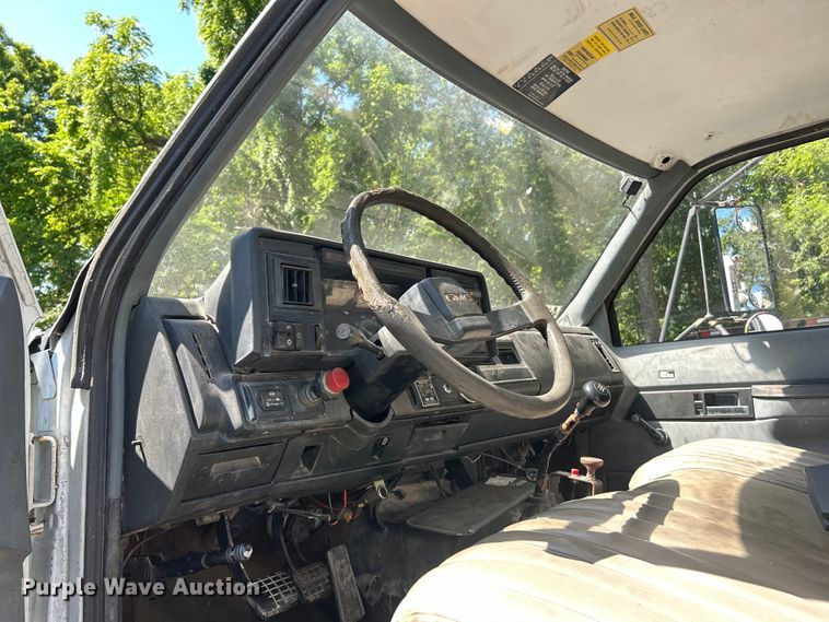 image for item EK4695 1990 GMC C6000 utility / service truck