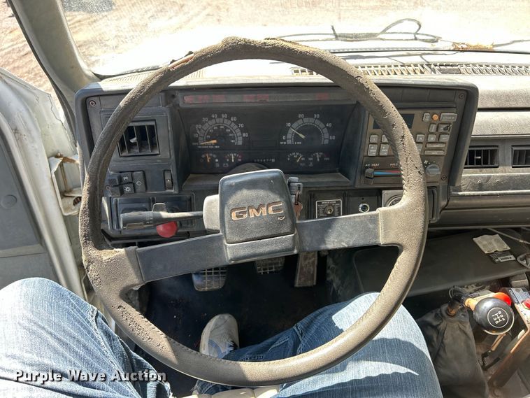 image for item EK4695 1990 GMC C6000 utility / service truck