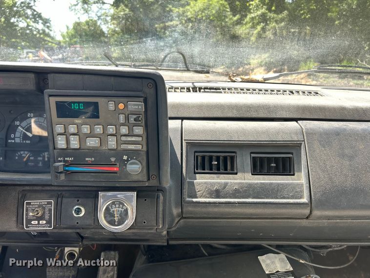 image for item EK4695 1990 GMC C6000 utility / service truck