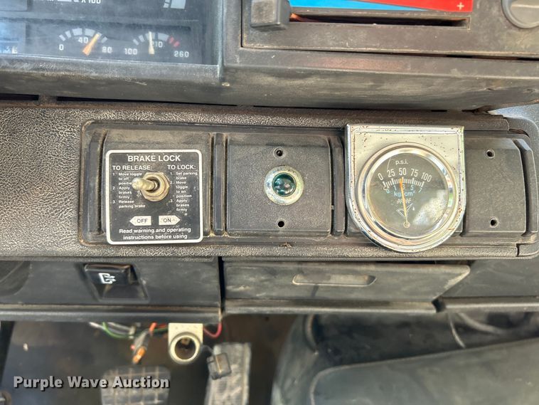 image for item EK4695 1990 GMC C6000 utility / service truck