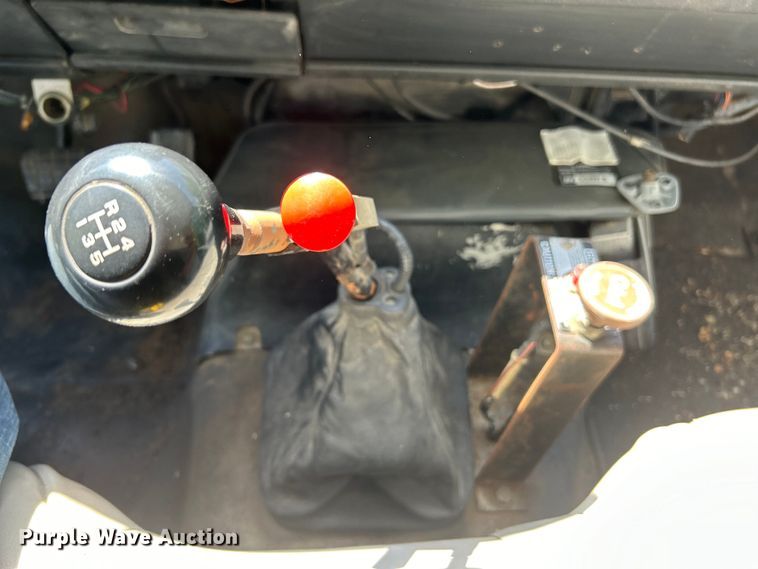 image for item EK4695 1990 GMC C6000 utility / service truck