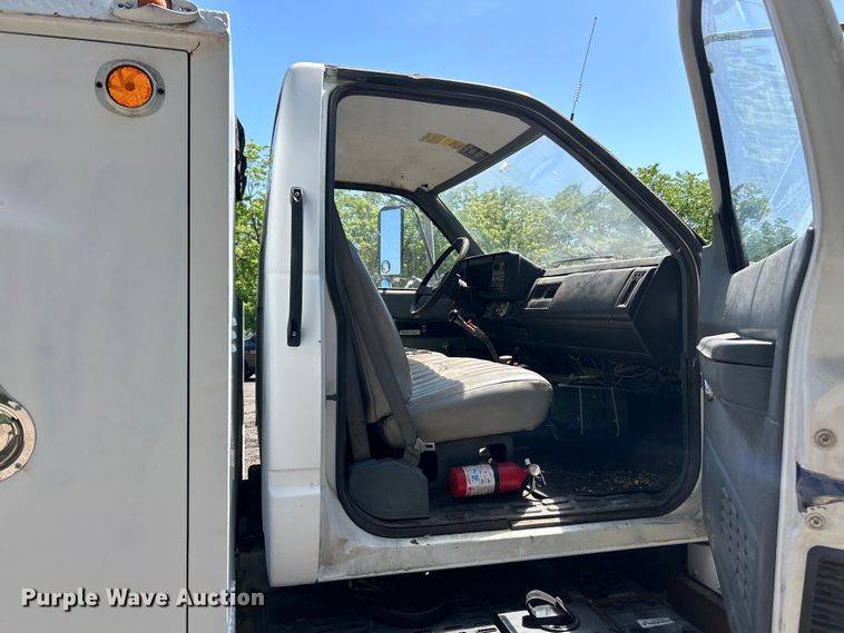 image for item EK4695 1990 GMC C6000 utility / service truck