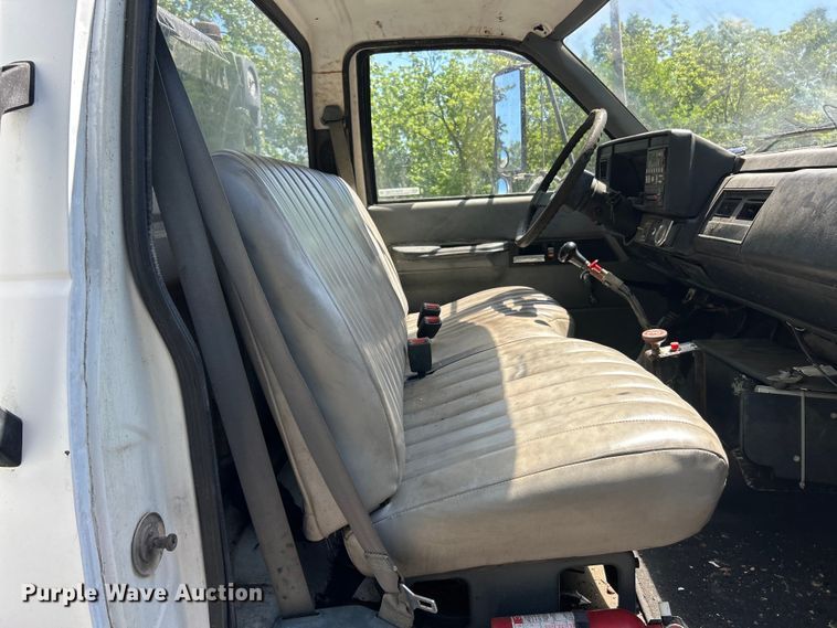 image for item EK4695 1990 GMC C6000 utility / service truck