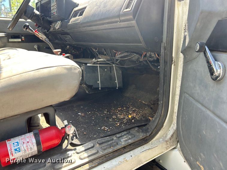 image for item EK4695 1990 GMC C6000 utility / service truck