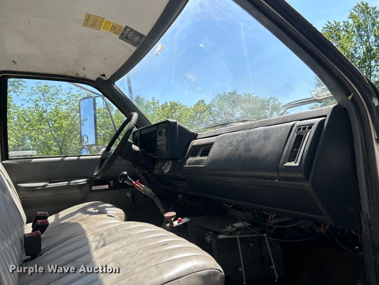 image for item EK4695 1990 GMC C6000 utility / service truck