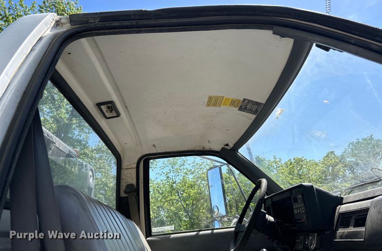 image for item EK4695 1990 GMC C6000 utility / service truck