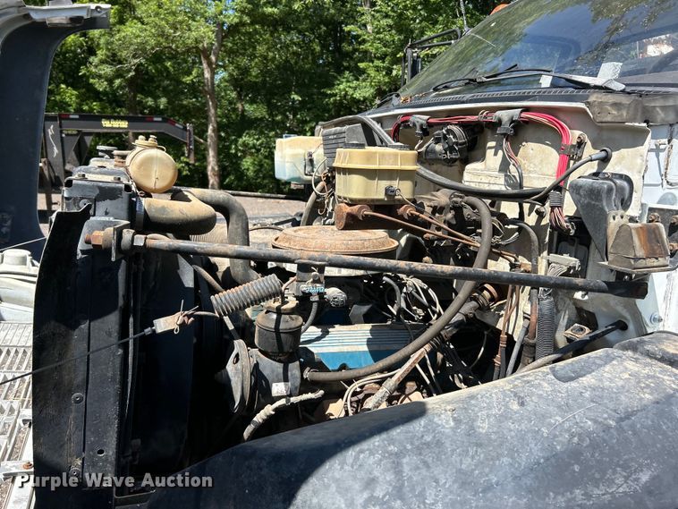 image for item EK4695 1990 GMC C6000 utility / service truck