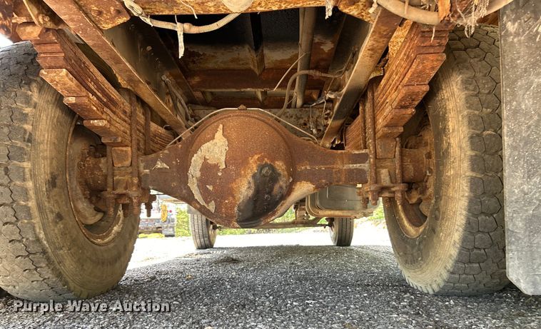 image for item EK4695 1990 GMC C6000 utility / service truck