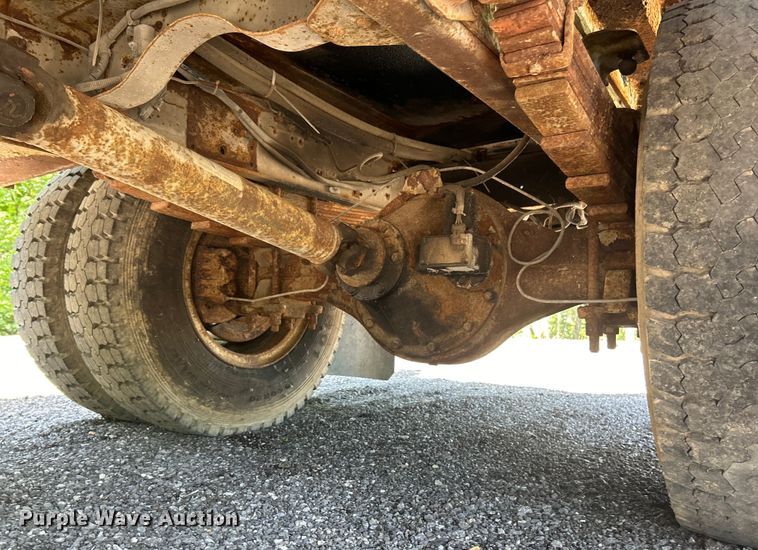 image for item EK4695 1990 GMC C6000 utility / service truck