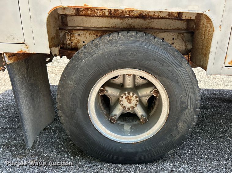 image for item EK4695 1990 GMC C6000 utility / service truck