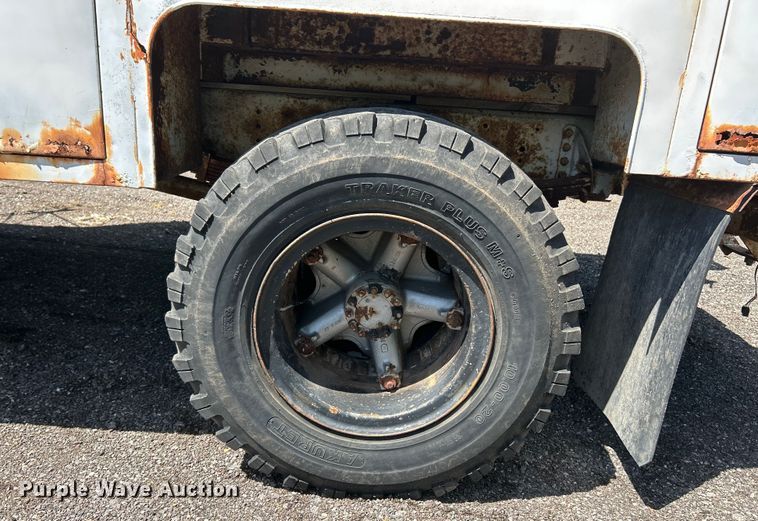 image for item EK4695 1990 GMC C6000 utility / service truck