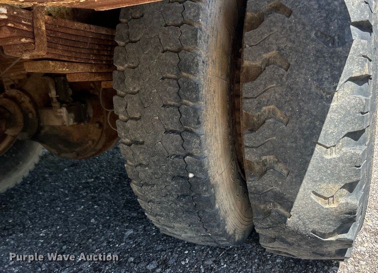 image for item EK4695 1990 GMC C6000 utility / service truck