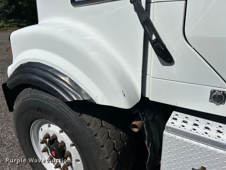 image for item EK4700 2009 Sterling L9500 dump truck