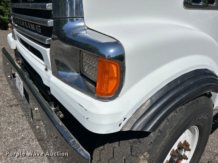 image for item EK4700 2009 Sterling L9500 dump truck