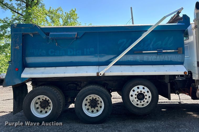 image for item EK4700 2009 Sterling L9500 dump truck