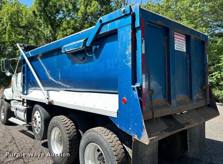 image for item EK4700 2009 Sterling L9500 dump truck