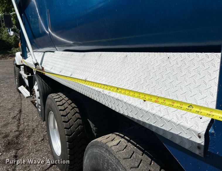 image for item EK4700 2009 Sterling L9500 dump truck